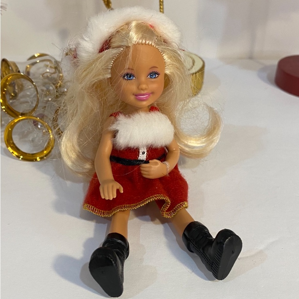 Barbie’s Vintage Kelly Christmas Doll - Picture 3 of 16